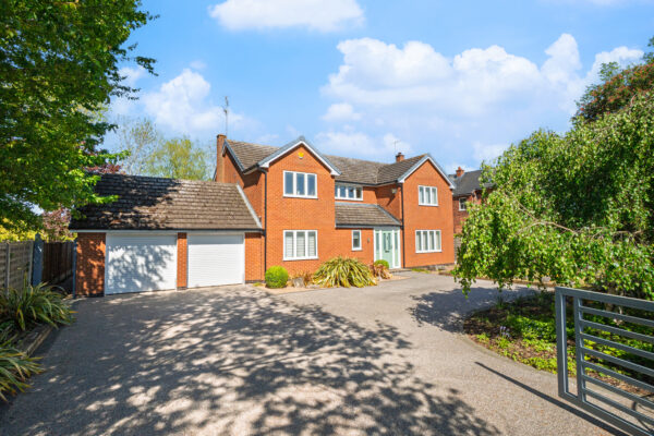 Exceptional 2’900sq ft. executive family home, double garage with rural views…