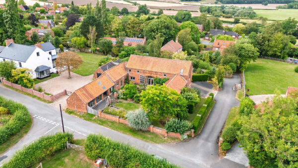 Beautifully Reimagined Barn Living In Eakring